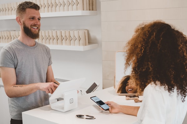 Pagamento com cartão e economia bancária